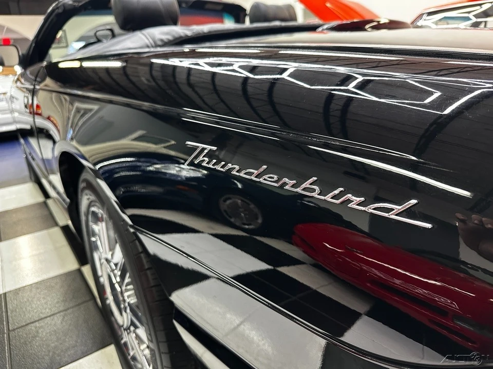 2005 Ford Thunderbird 11th Gen - Image 16 of 24