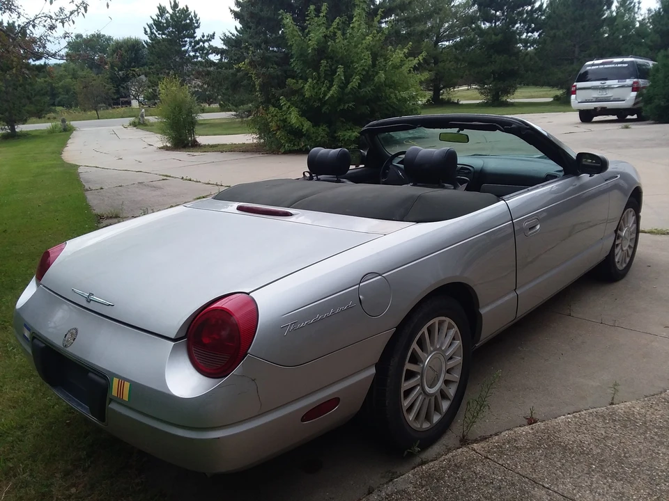 2005 Ford Thunderbird 11th Gen - Image 2 of 12