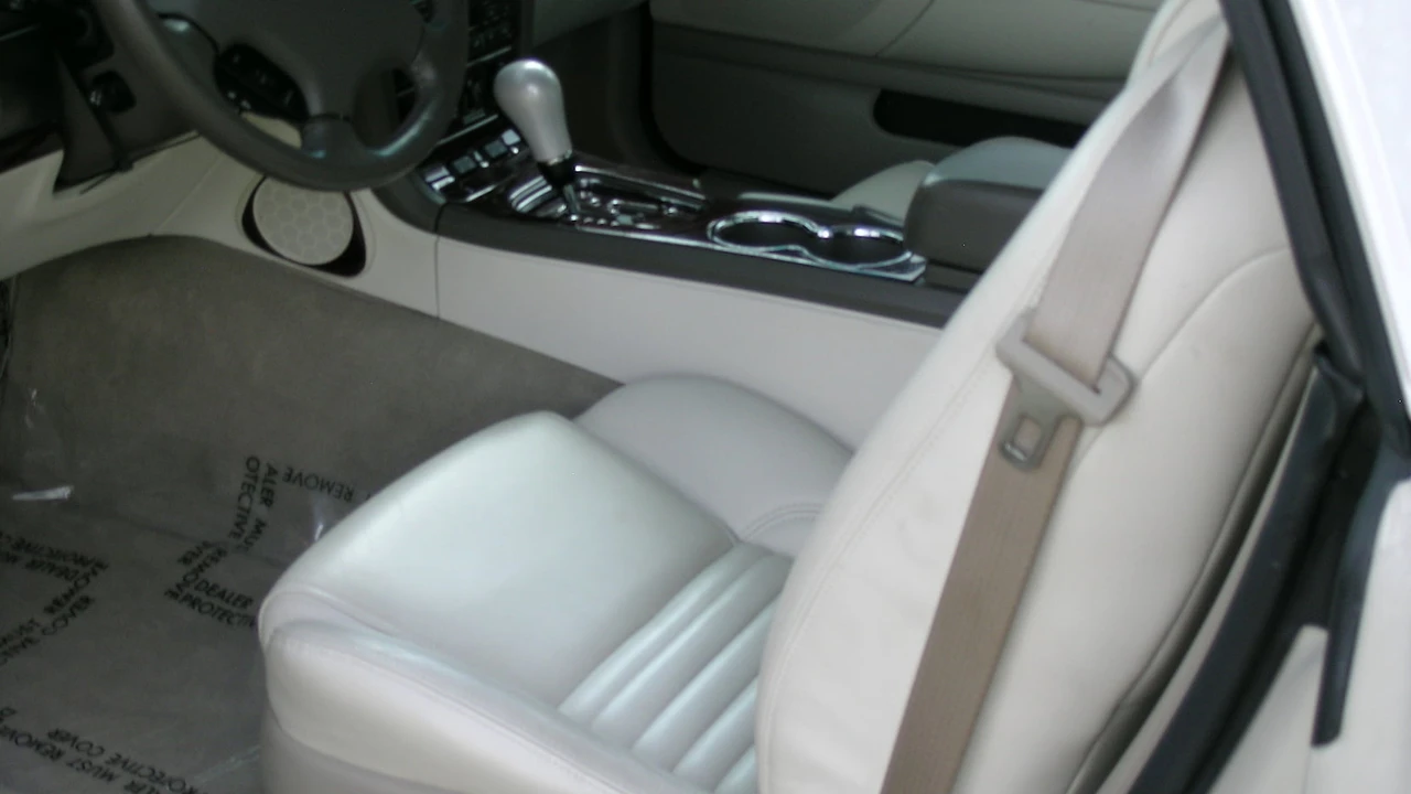 2005 Ford Thunderbird 11th Gen - Image 3 of 8