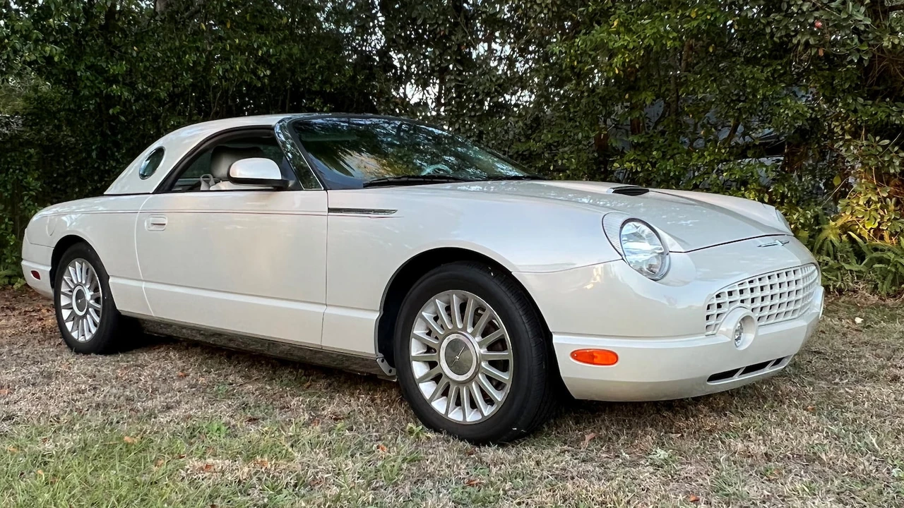 2005 Ford Thunderbird 11th Gen - Image 6 of 8