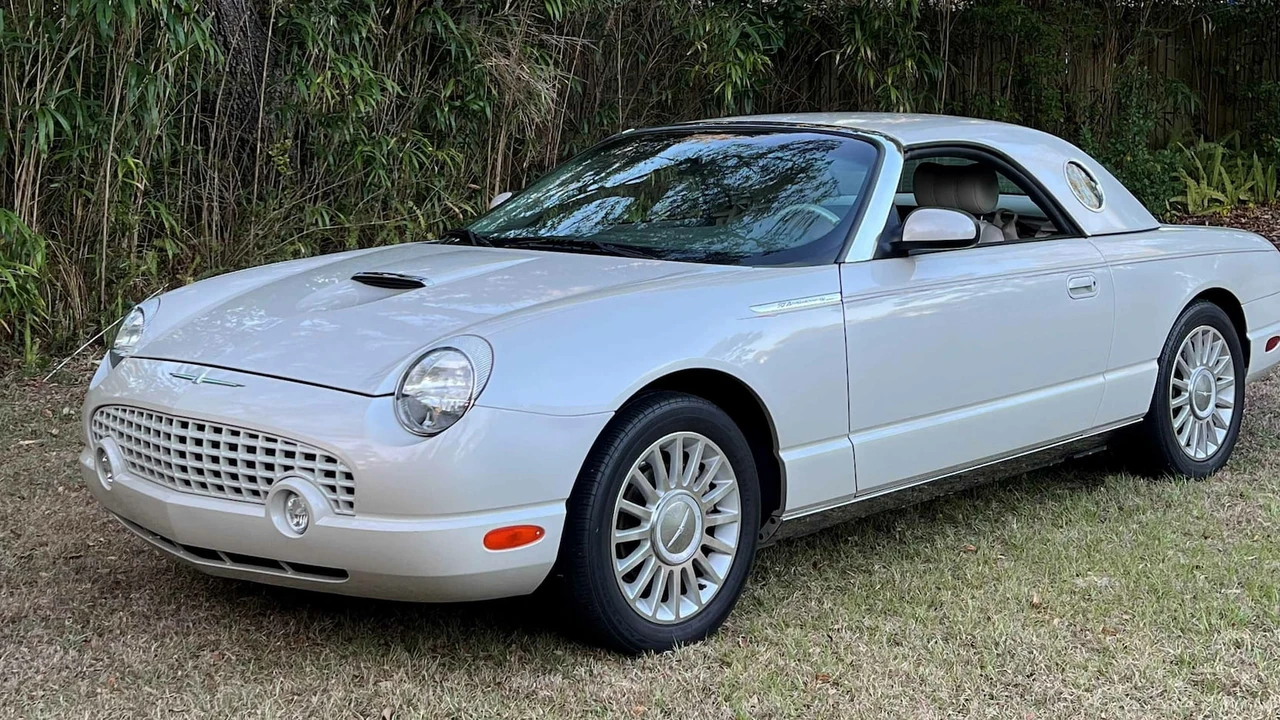 2005 Ford Thunderbird 11th Gen - Image 7 of 8