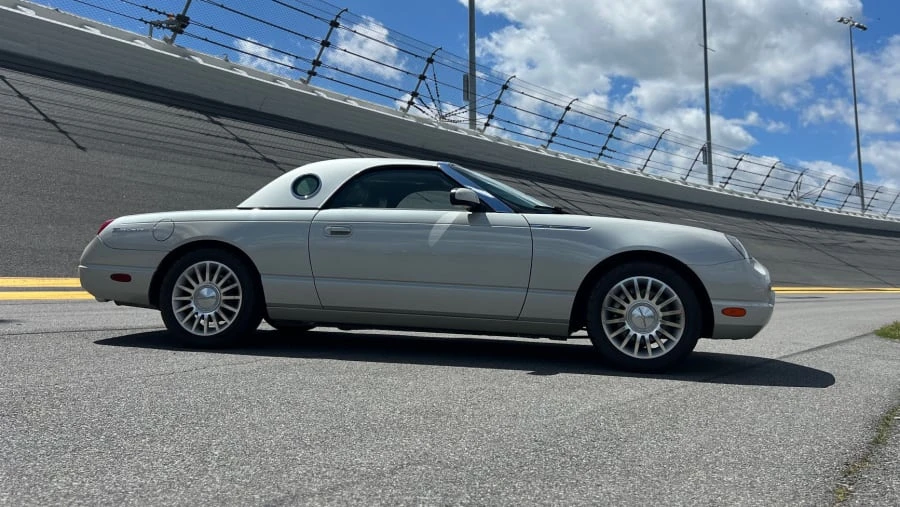 2005 Ford Thunderbird 11th Gen - Image 2 of 18
