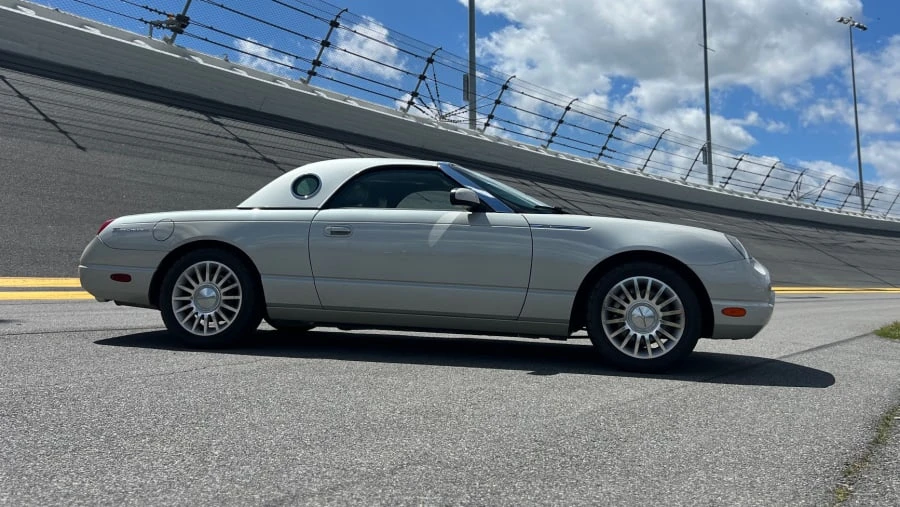 2005 Ford Thunderbird 11th Gen - Image 2 of 17