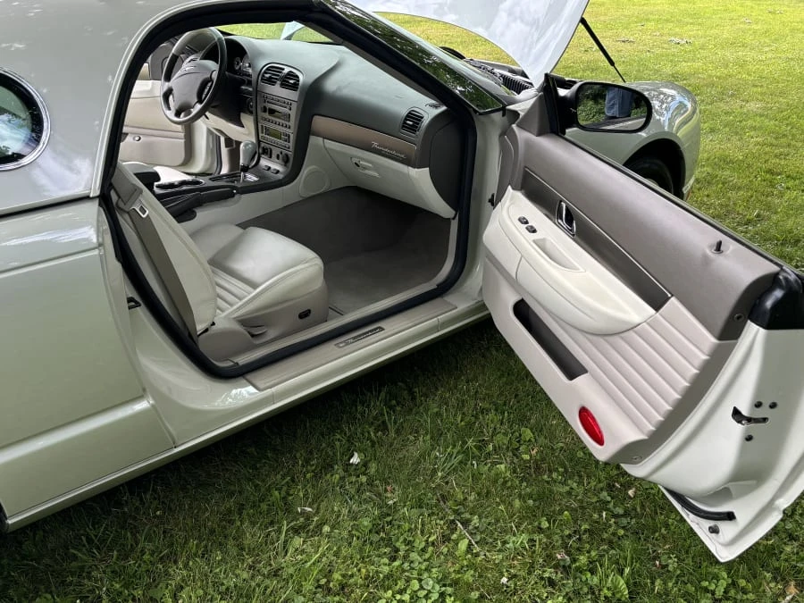 2005 Ford Thunderbird 11th Gen - Image 13 of 16