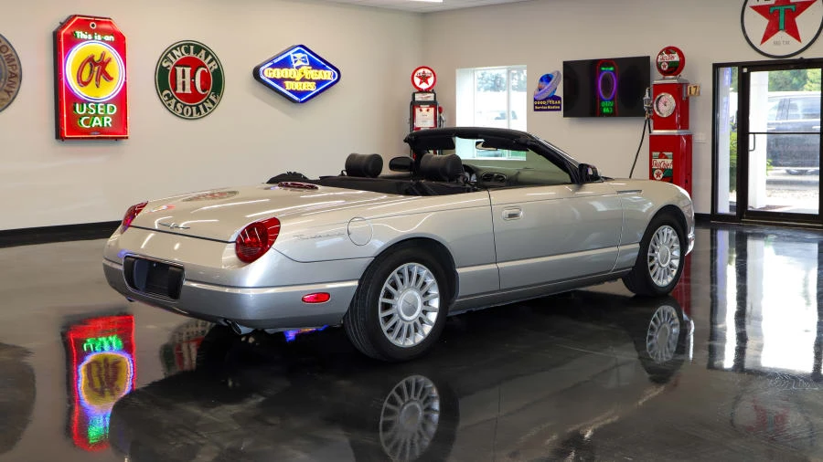 2005 Ford Thunderbird 11th Gen - Image 2 of 8