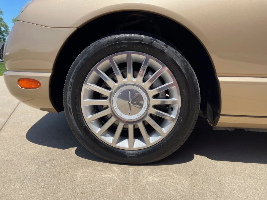 2005 Ford Thunderbird 11th Gen - Image 30 of 31
