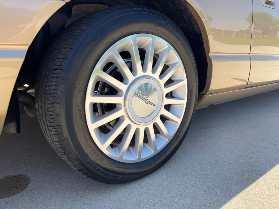 2005 Ford Thunderbird 11th Gen - Image 29 of 31