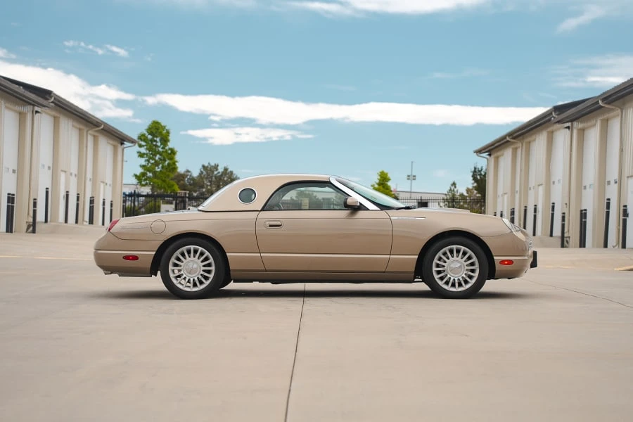 2005 Ford Thunderbird 11th Gen - Image 19 of 31