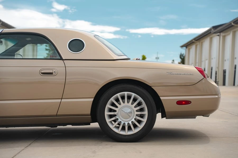 2005 Ford Thunderbird 11th Gen - Image 22 of 31