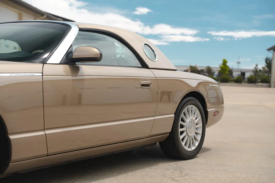 2005 Ford Thunderbird 11th Gen - Image 25 of 31