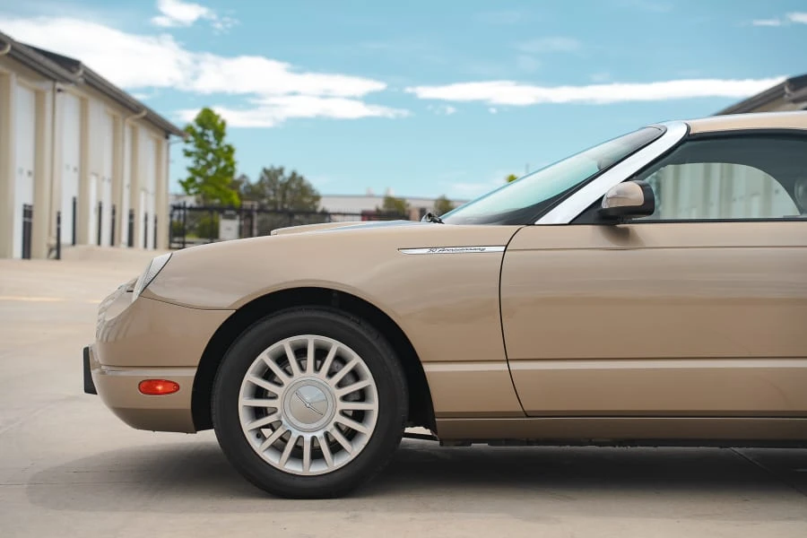 2005 Ford Thunderbird 11th Gen - Image 29 of 31