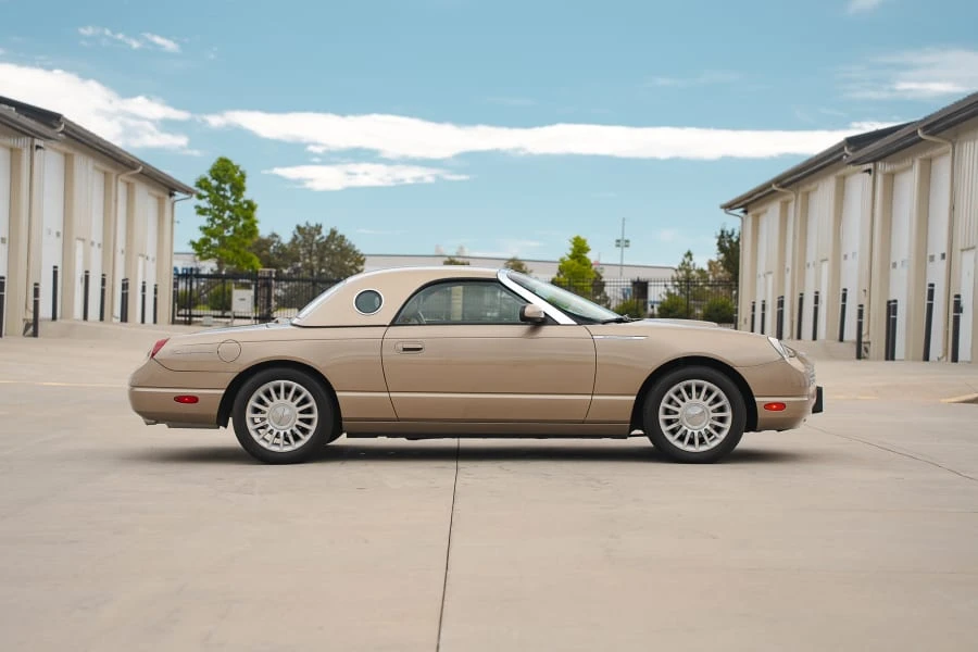 2005 Ford Thunderbird 11th Gen - Image 28 of 31