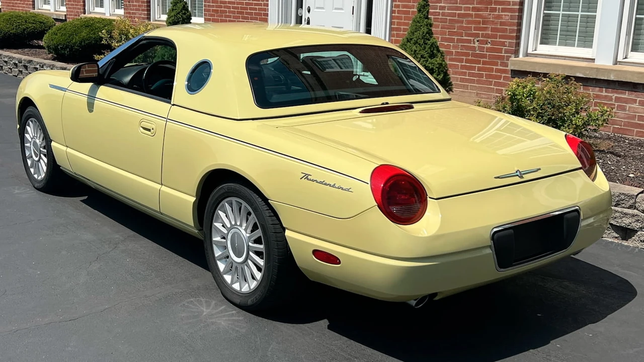 2005 Ford Thunderbird 11th Gen - Image 3 of 7