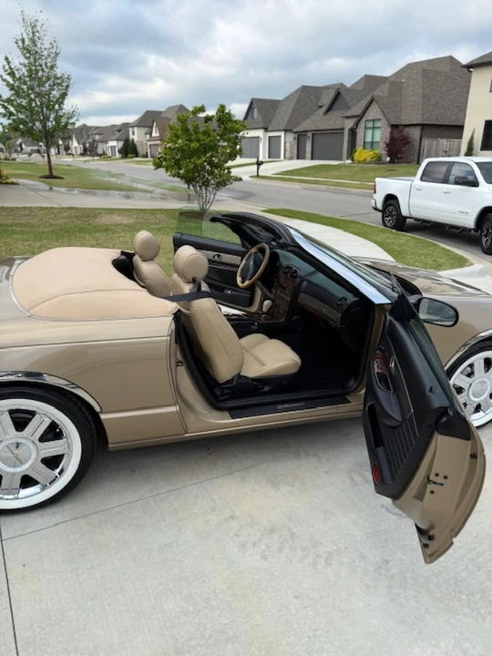 2005 Ford Thunderbird 11th Gen - Image 22 of 25