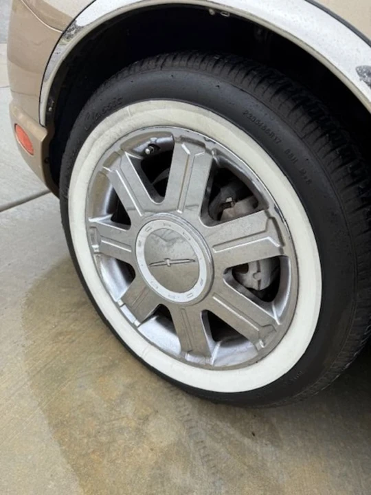 2005 Ford Thunderbird 11th Gen - Image 10 of 25
