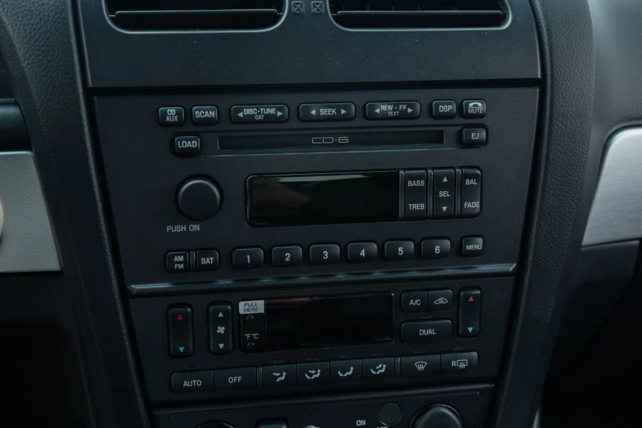 2005 Ford Thunderbird 11th Gen - Image 27 of 31