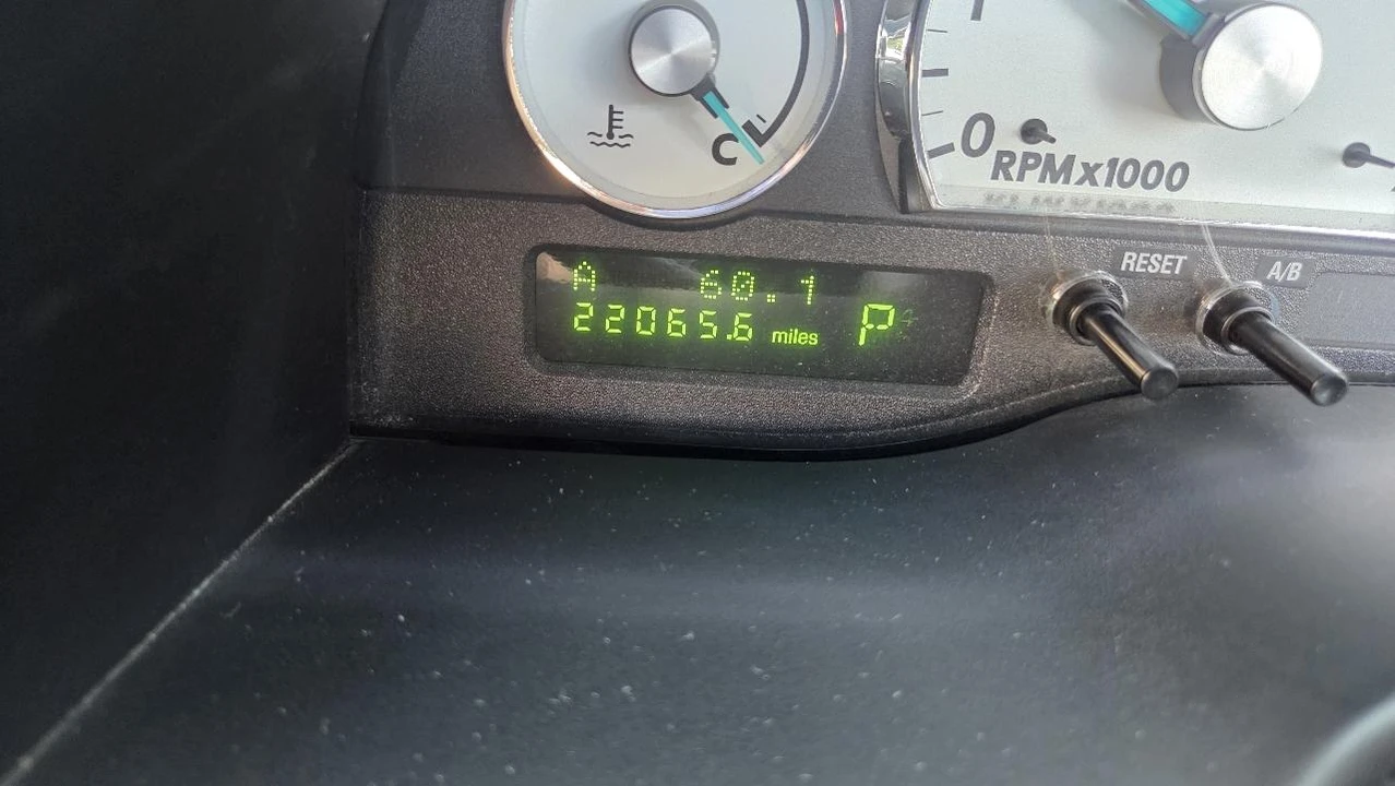 2005 Ford Thunderbird 11th Gen - Image 24 of 26
