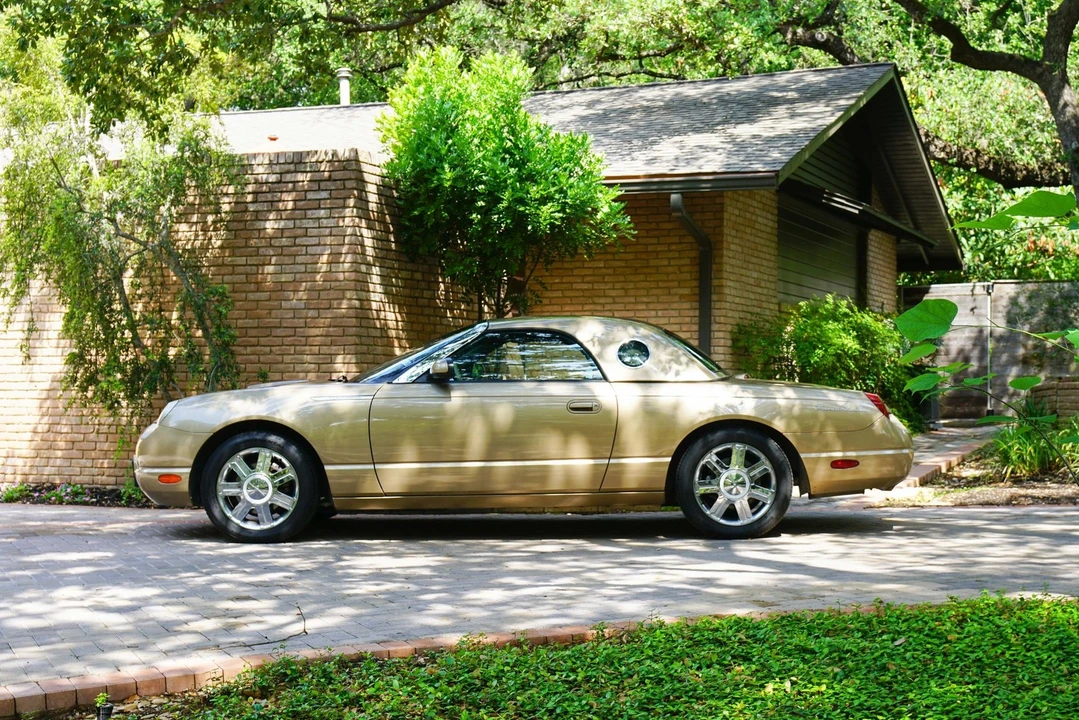 2005 Ford Thunderbird 11th Gen - Image 13 of 31