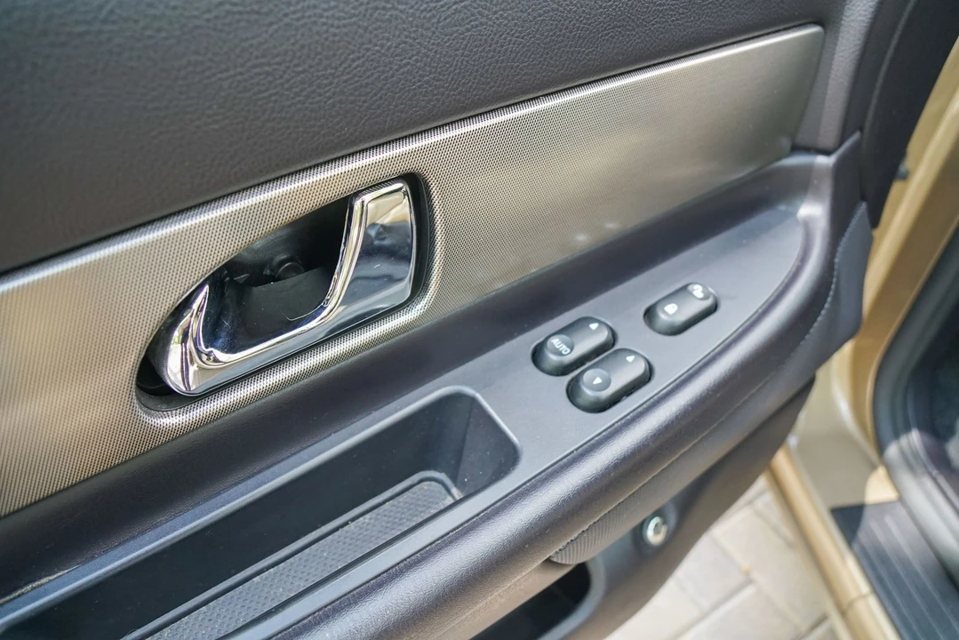 2005 Ford Thunderbird 11th Gen - Image 20 of 31