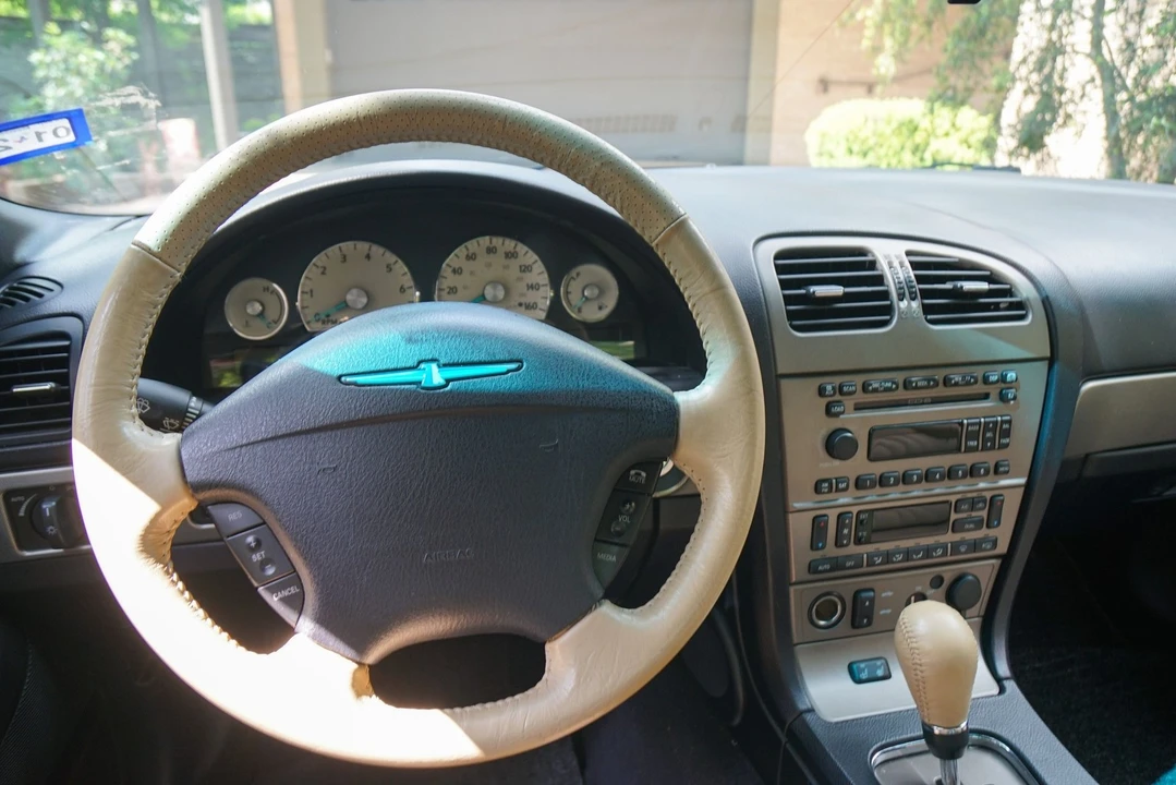 2005 Ford Thunderbird 11th Gen - Image 23 of 31