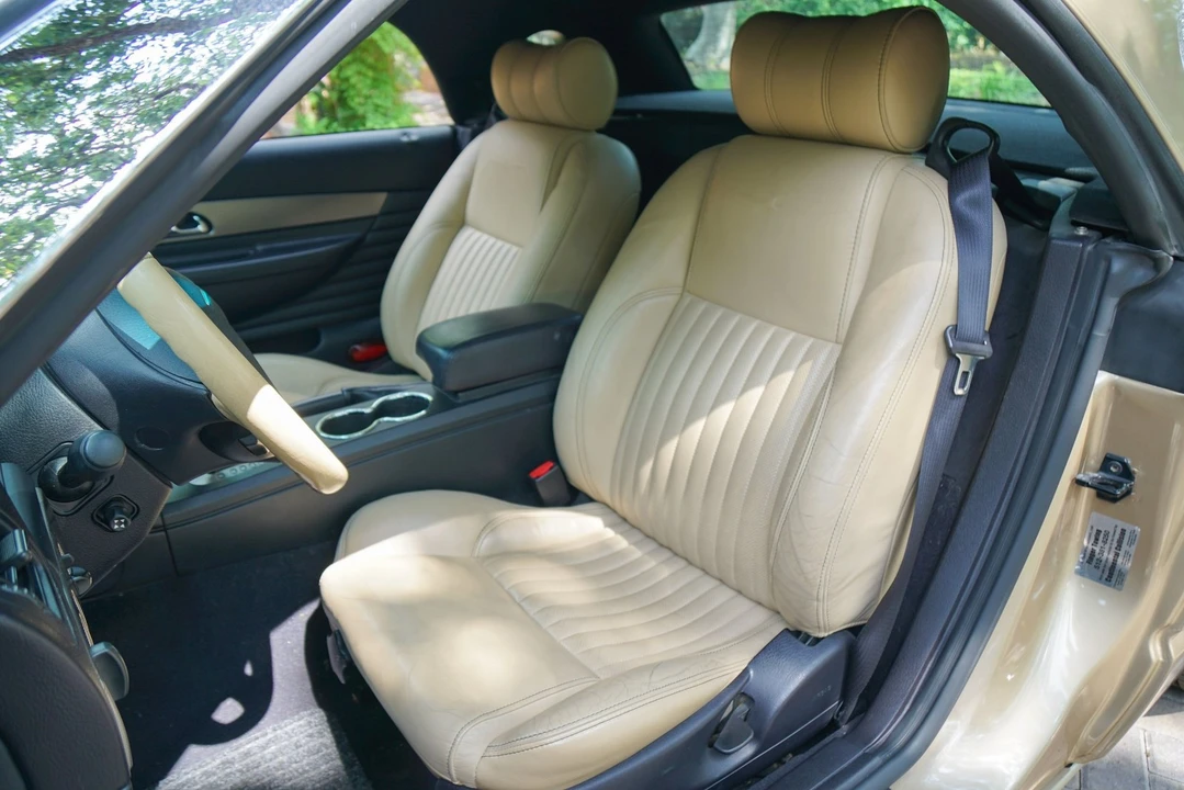 2005 Ford Thunderbird 11th Gen - Image 27 of 31