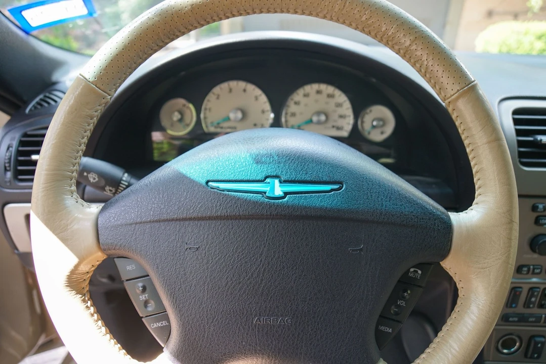 2005 Ford Thunderbird 11th Gen - Image 29 of 31