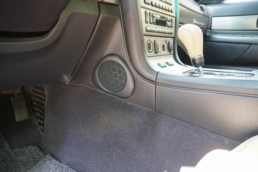 2005 Ford Thunderbird 11th Gen - Image 25 of 31