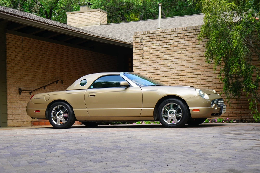 2005 Ford Thunderbird 11th Gen - Image 3 of 31