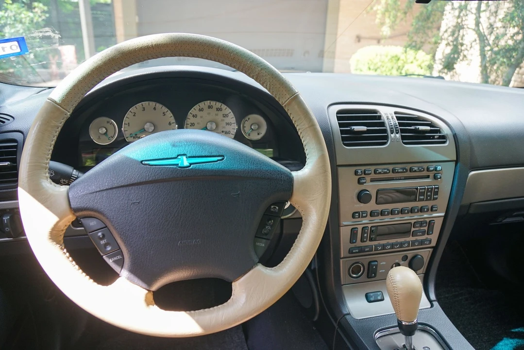 2005 Ford Thunderbird 11th Gen - Image 22 of 31