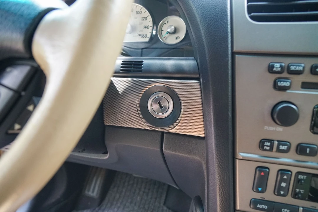 2005 Ford Thunderbird 11th Gen - Image 30 of 31