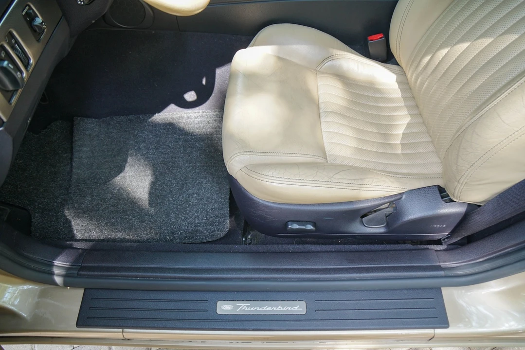 2005 Ford Thunderbird 11th Gen - Image 21 of 31