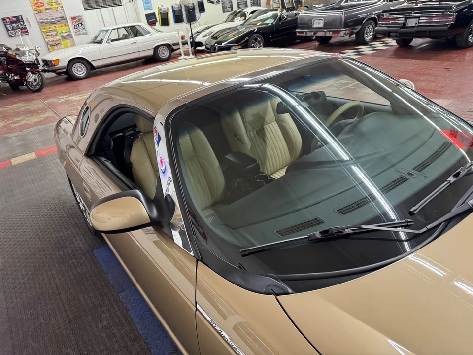 2005 Ford Thunderbird 11th Gen - Image 11 of 21