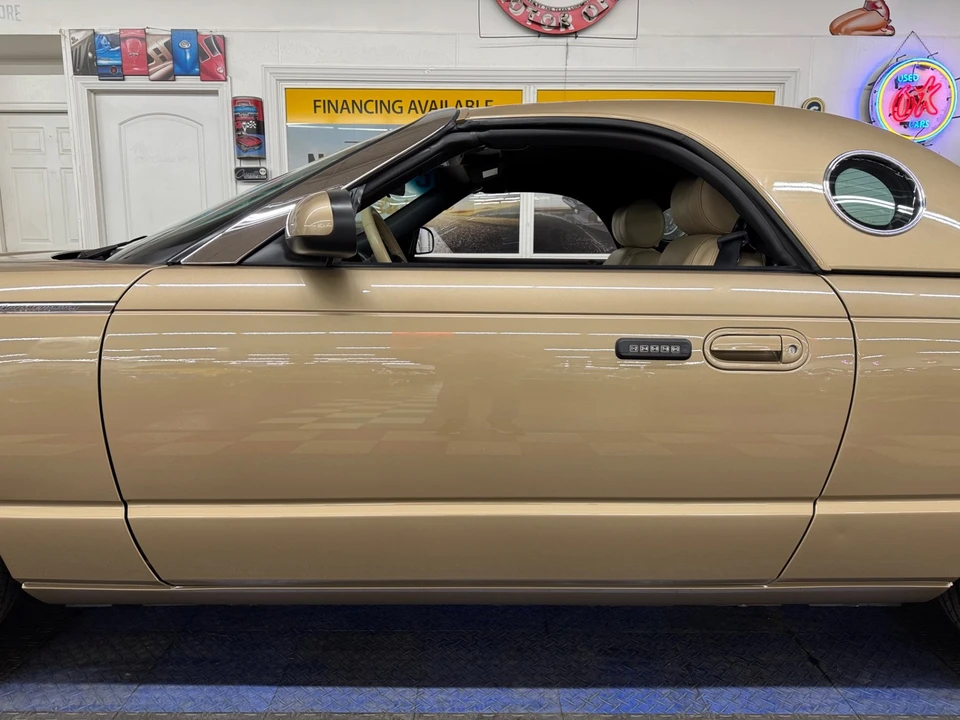 2005 Ford Thunderbird 11th Gen - Image 19 of 21