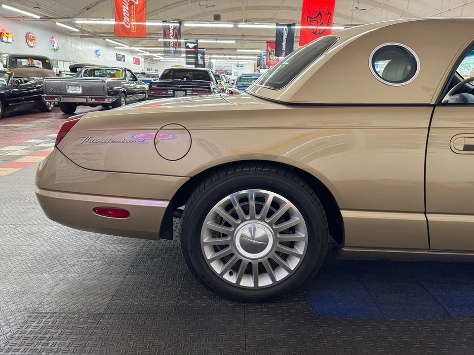 2005 Ford Thunderbird 11th Gen - Image 28 of 31