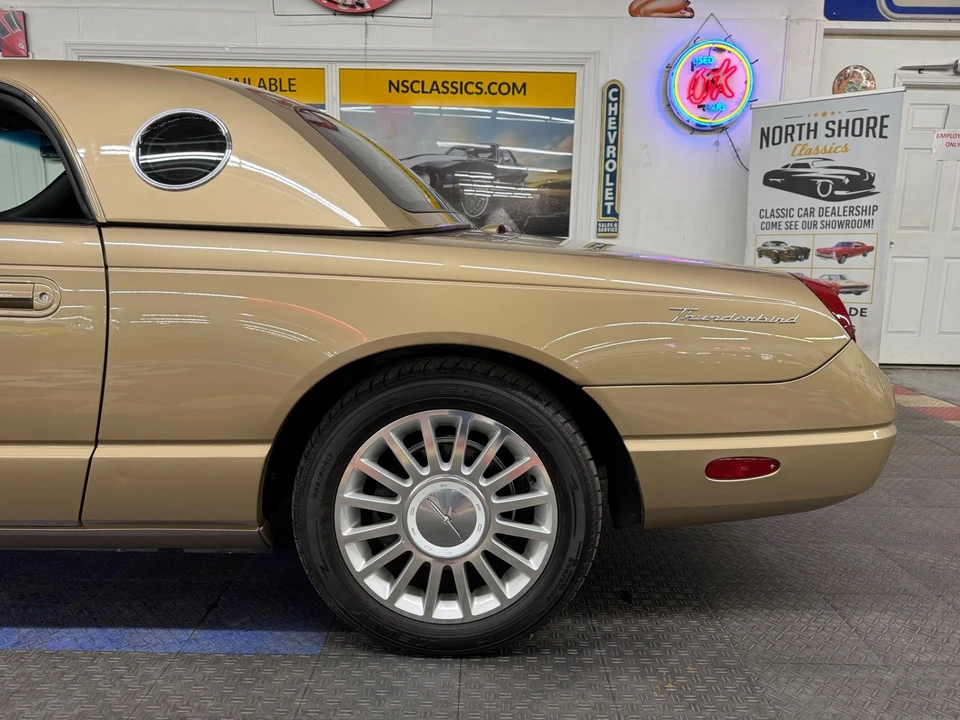 2005 Ford Thunderbird 11th Gen - Image 19 of 31
