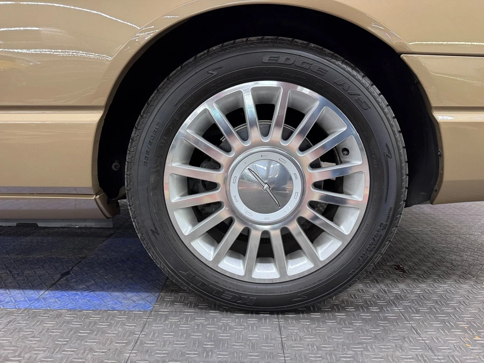 2005 Ford Thunderbird 11th Gen - Image 26 of 31