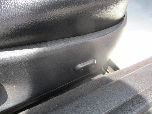 2005 Ford Thunderbird - Image 22 of 31