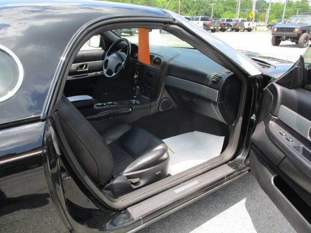 2005 Ford Thunderbird - Image 21 of 31