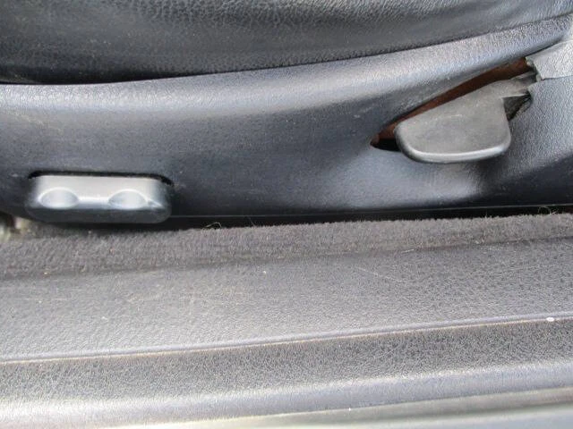 2005 Ford Thunderbird - Image 17 of 31