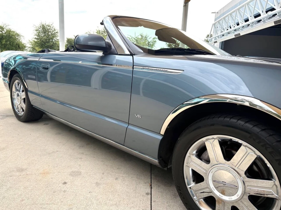 2005 Ford Thunderbird 11th Gen - Image 18 of 31