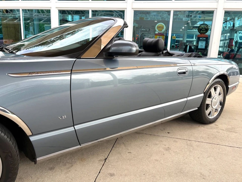 2005 Ford Thunderbird 11th Gen - Image 13 of 31
