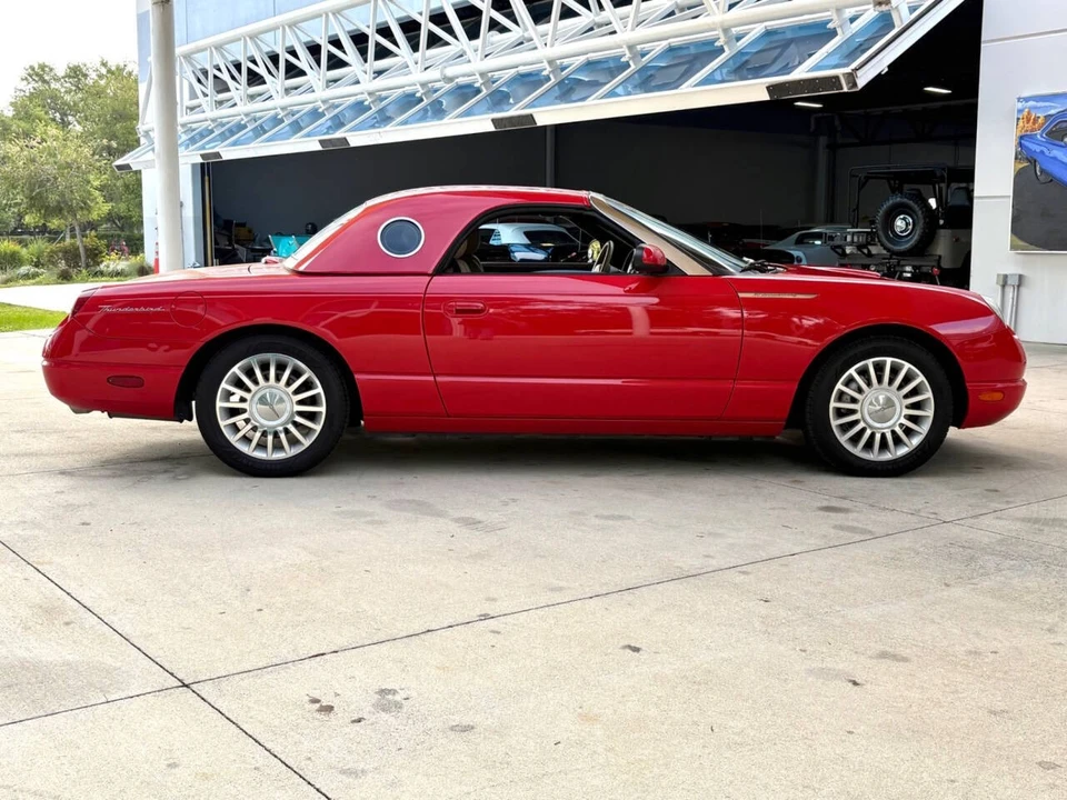 2005 Ford Thunderbird 11th Gen - Image 21 of 31