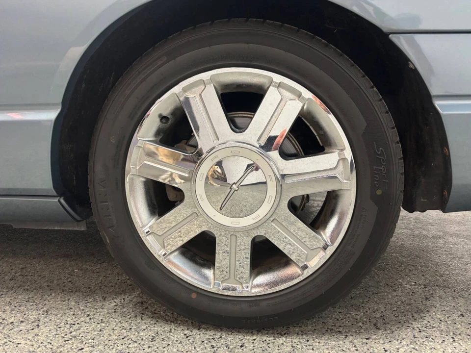 2005 Ford Thunderbird 11th Gen - Image 11 of 31