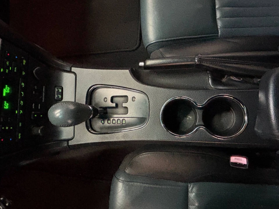 2005 Ford Thunderbird 11th Gen - Image 21 of 31
