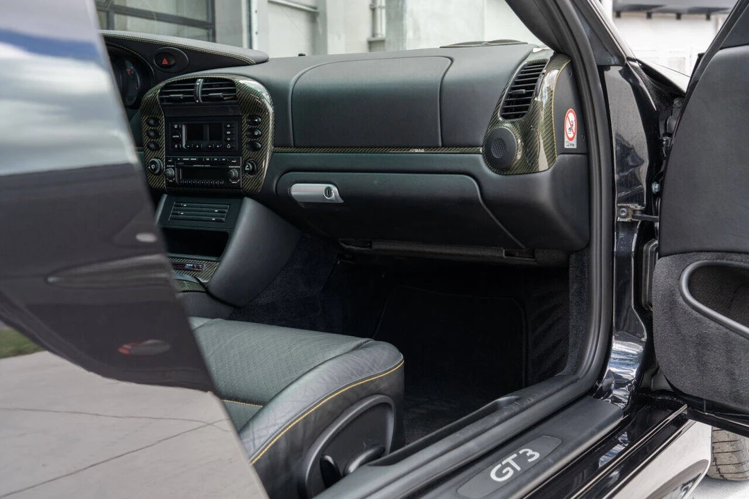 2005 Ford Thunderbird 11th Gen - Image 30 of 31