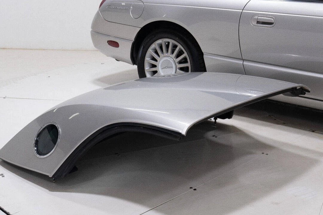2005 Ford Thunderbird 11th Gen - Image 27 of 31