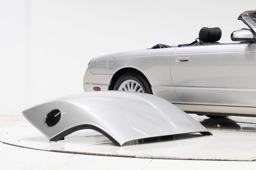 2005 Ford Thunderbird 11th Gen - Image 24 of 31