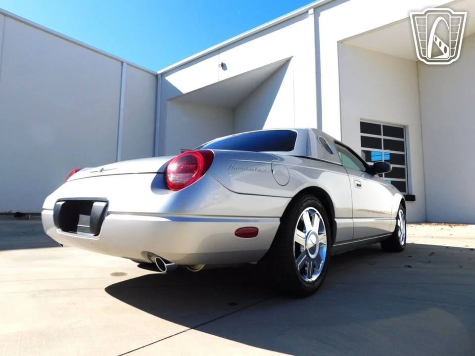 2005 Ford Thunderbird 11th Gen - Image 25 of 31