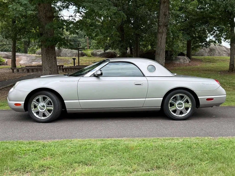 2005 Ford Thunderbird 11th Gen - Image 2 of 31