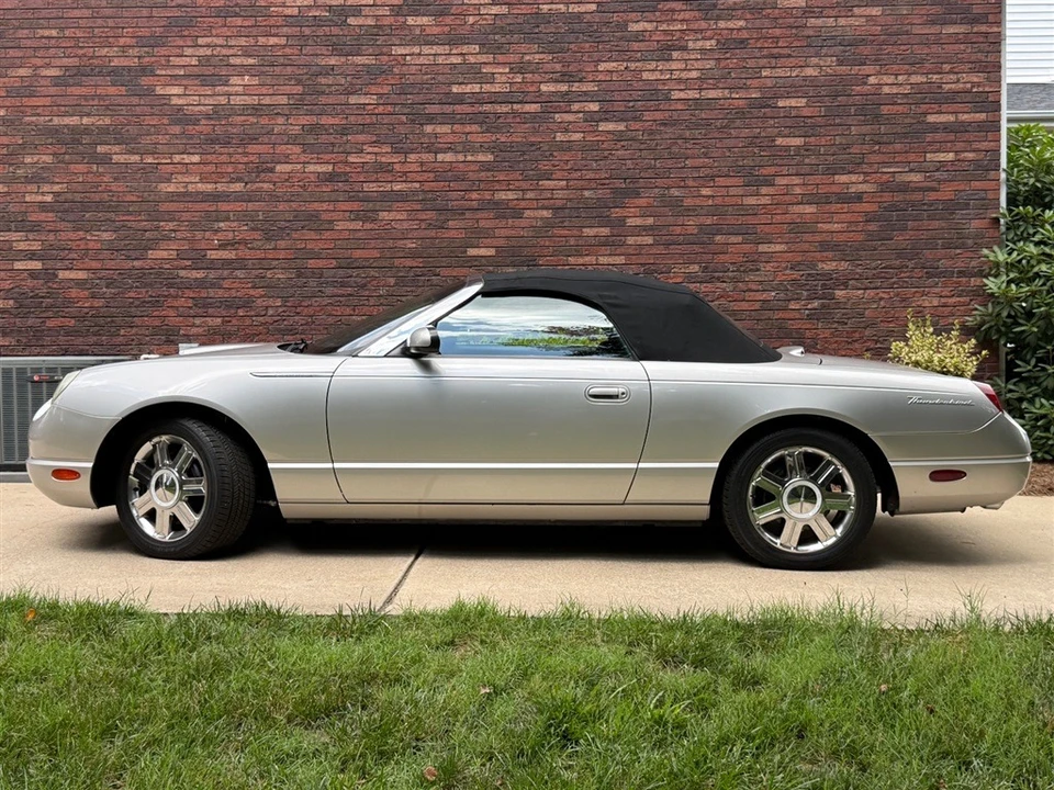 2005 Ford Thunderbird 11th Gen - Image 11 of 31